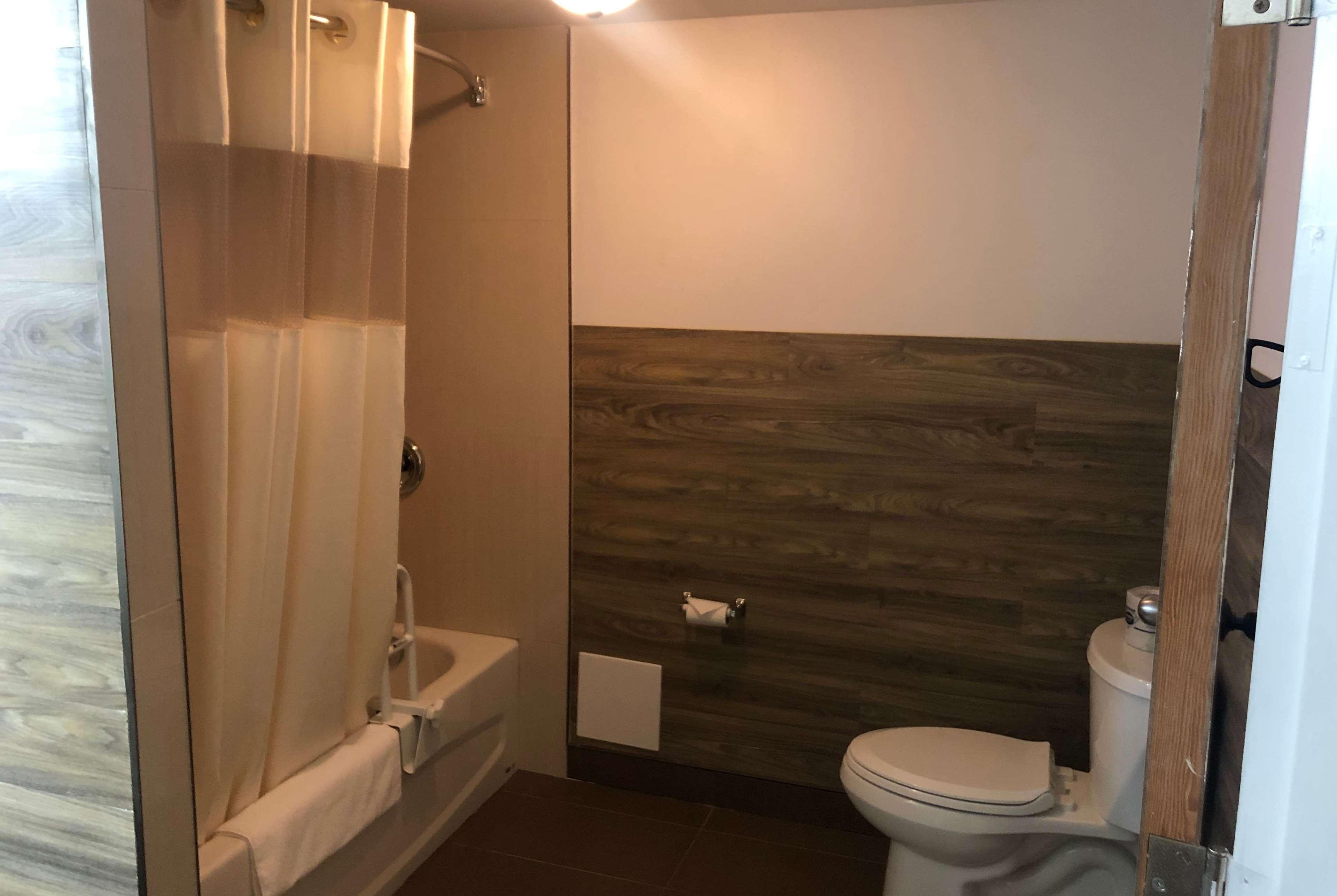 Travelodge By Wyndham Lindsay Bagian luar foto
