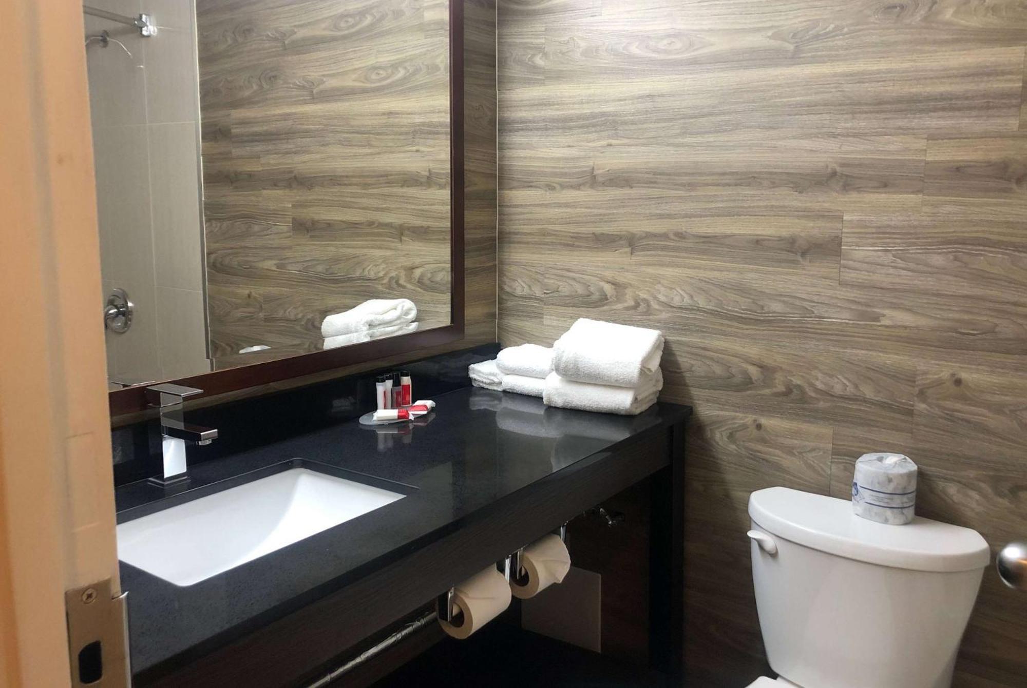 Travelodge By Wyndham Lindsay Bagian luar foto