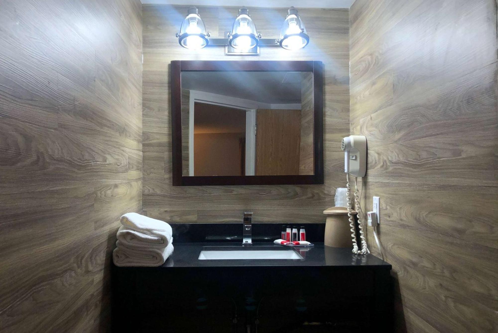 Travelodge By Wyndham Lindsay Bagian luar foto